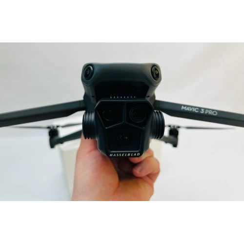 Квадрокоптер DJI Mavic 3 Pro в Москве с пультом DJI RC